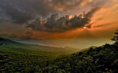 지리산장터목에서
