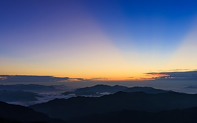 여명의 빛.