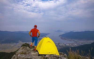 경남 고성 거류산에서 당동만을 바라보며