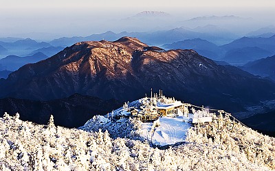 설천봉과 적상산