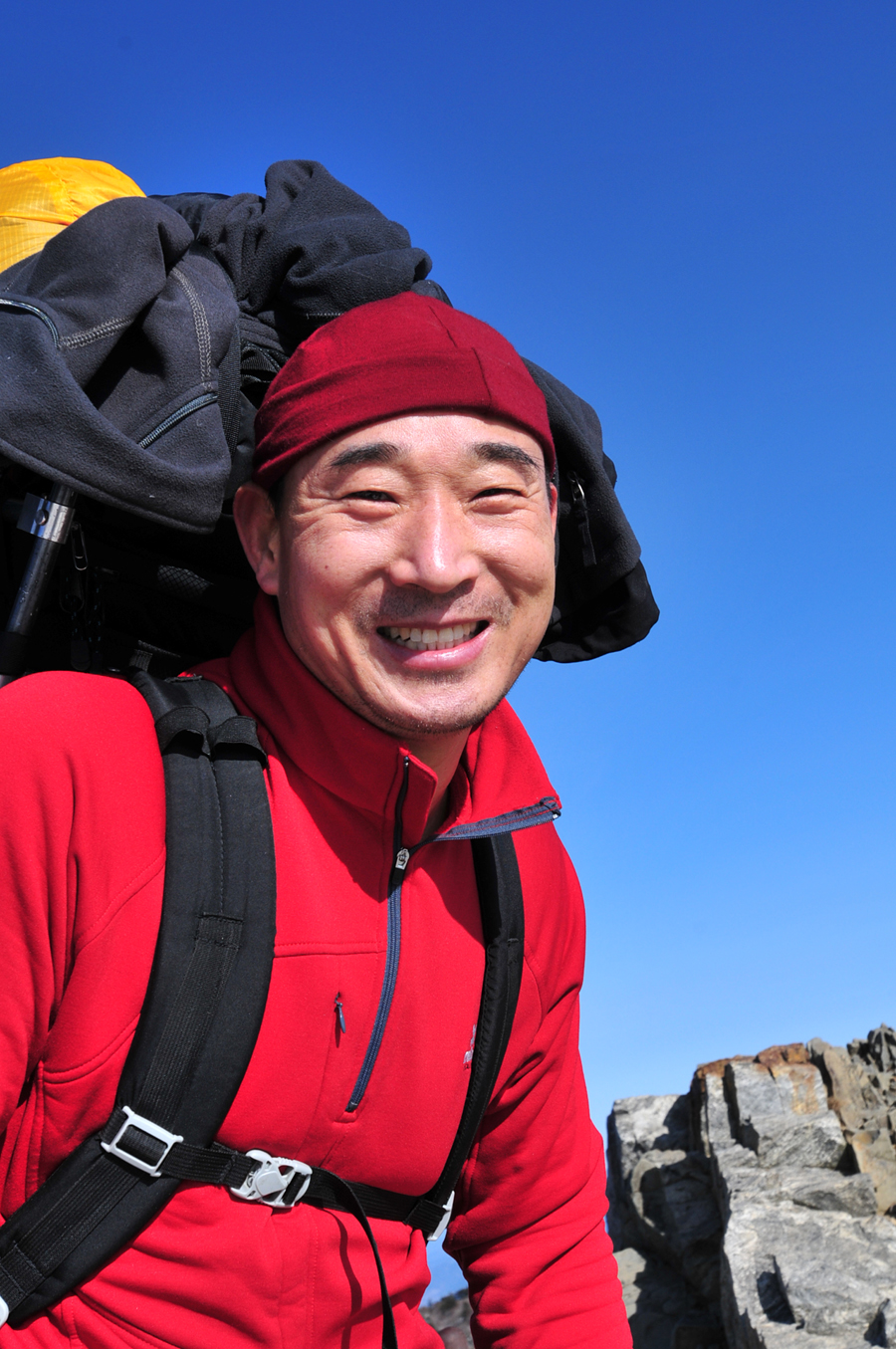 영혼이 묻어 나는 사진..
길이 끝나는 곳에서 길이 시작되는 것. 그것이 등산이지요..
같은 보폭으로 같은 길을 가는 동지애적인 신뢰감이 있습니다.
저와 많은 날을 같이 지리를 오른 김승기 이사님의 프로필입니다.
