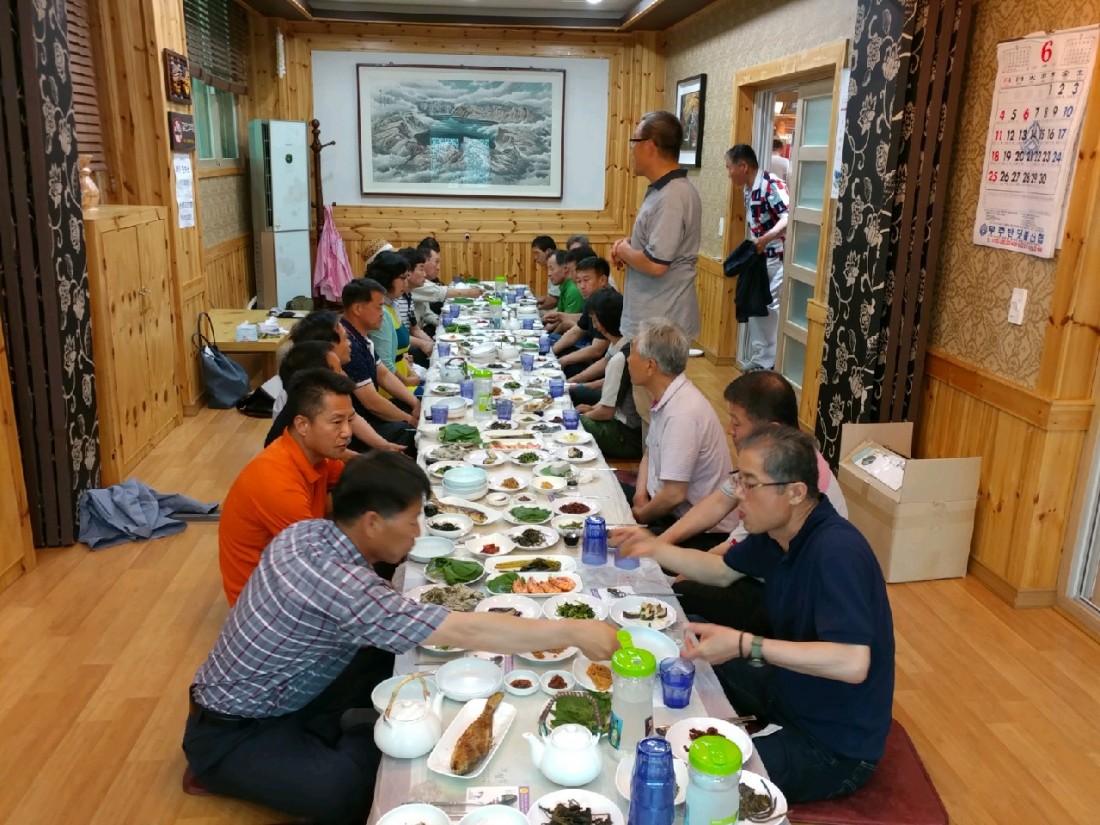 전라도 맛집인 천지가든에서 맛있는 한정식과 함께 조촐한 만남의 자리였습니다.