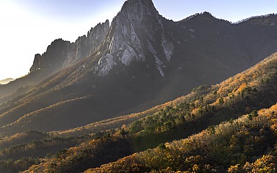 붉게 물든 울산바위