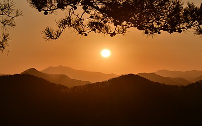 속리산 자락의 일출