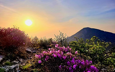 설악 대청의 봄날 아침