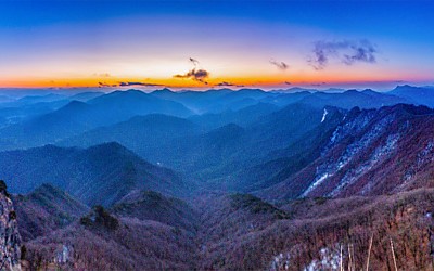 월악산 영봉의 여명