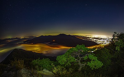 팔당을 넘어서 한강으로 흐르는 운해를...