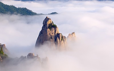 범봉의 빛