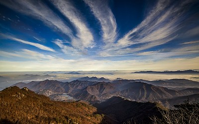 충주호의 아침하늘