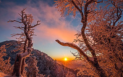 천왕봉의 일출시간에