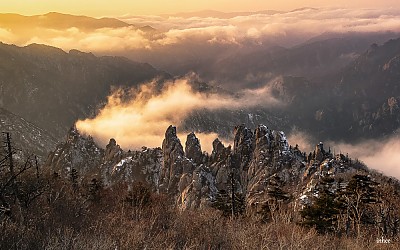 일몰 빛에 용아