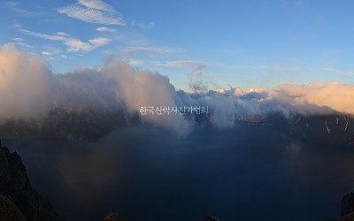 우리민족의 靈山  백두산 의 일출