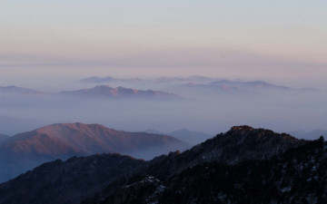 지리에서 덕유를 보다.