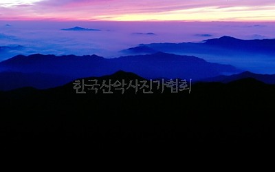 중봉의 여명