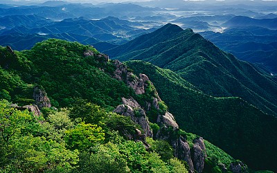 대둔산 신록과 능선