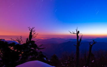 덕유에 보랏빛 하늘