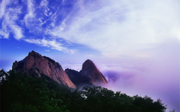 삼각산 만경봉에서