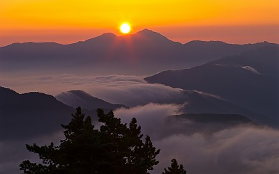 반야에서 본 천왕봉 일출