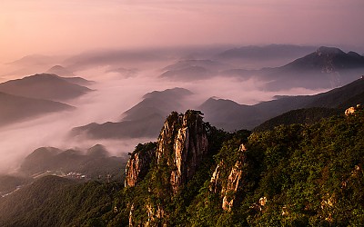 산정의 고요한 아침!