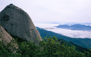 북한산 인수봉과 운해