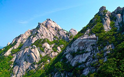 삼각산의 뒷편