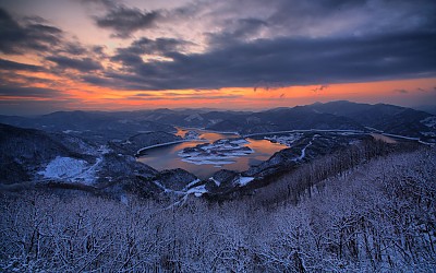 오봉산의 여명.