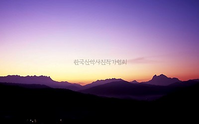 삼각산 실루엣