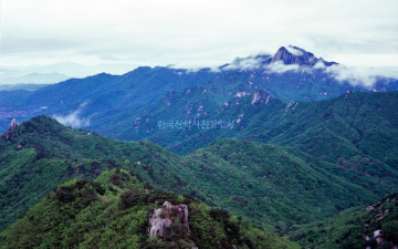 도봉에서 본 북한산