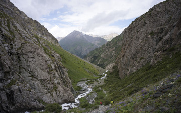 키르키스스탄 알틴아라산 하이콜패스 3,900미터 하산길에,,,