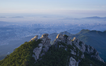 북한산 백운대에서 보는 서울의 봄