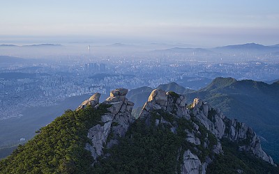 북한산 백운대에서 보는 서울의 봄