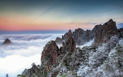 일몰 빛에 사자봉