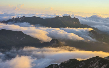 만경대서 본 도봉산