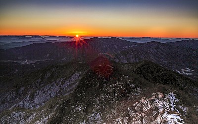 남덕유산의 일출