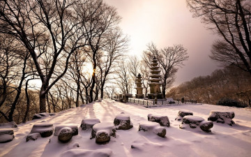 눈내린 계룡산 남매탑